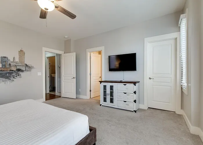 Stunning Nashville Condo Minutes From Broadway