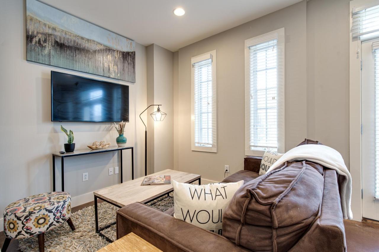 Stunning Minutes From Broadway Appartement
